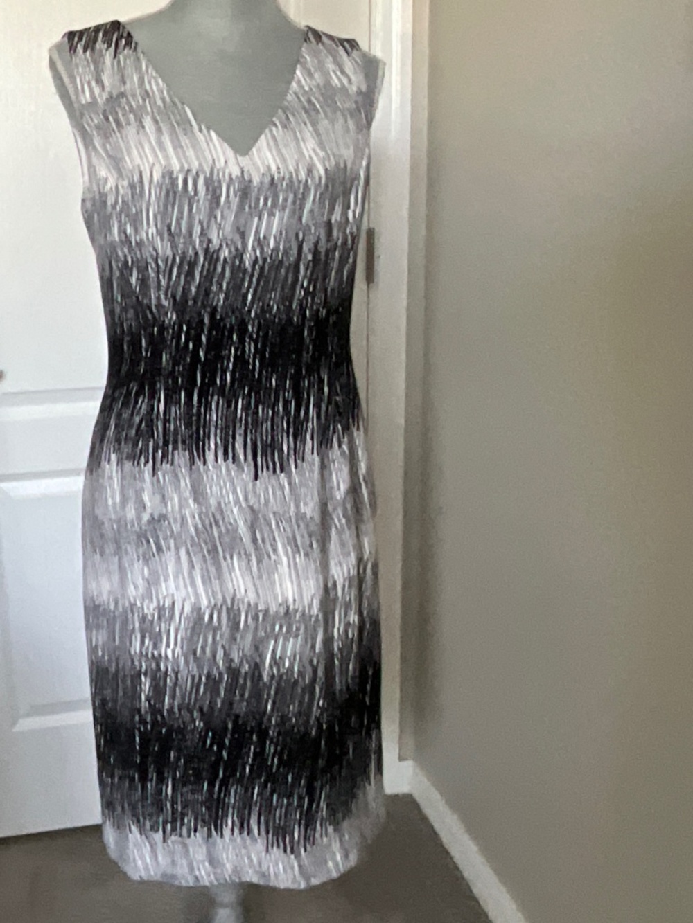 NWT Anne Klein Sheath Dress Size 10 Black Gray Cream Sleeveless
